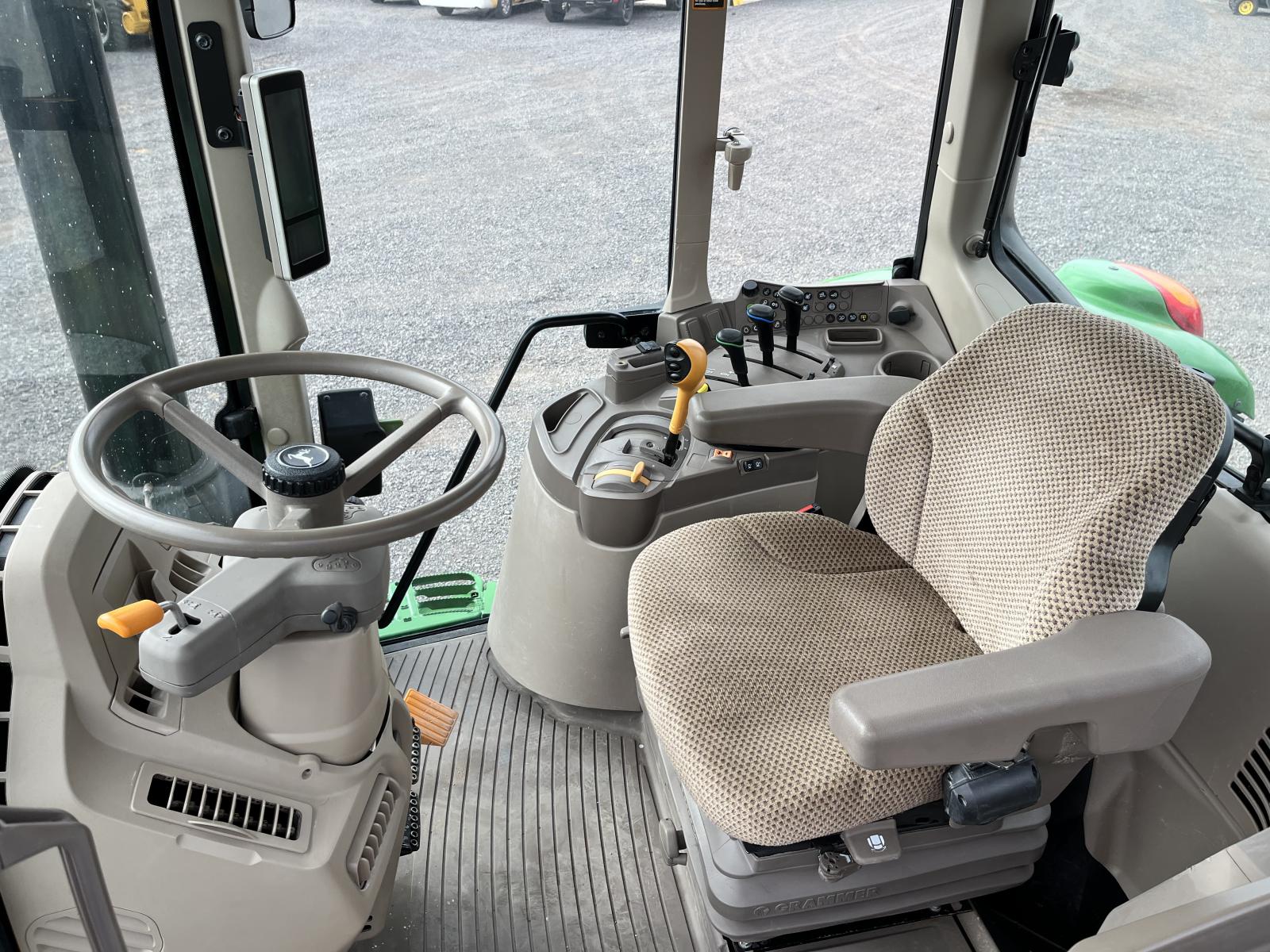 ./imagenes/INVOICE/2019/18102/JOHN DEERE 6145M (3).JPG